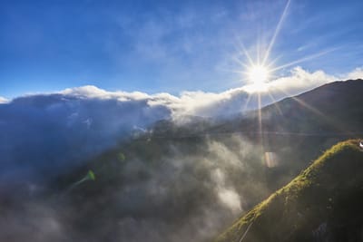 武嶺牌樓旁的雲海夕陽光芒｜2017/09 合歡山