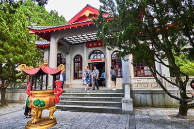 日月潭玄光寺的莊嚴建築與香爐