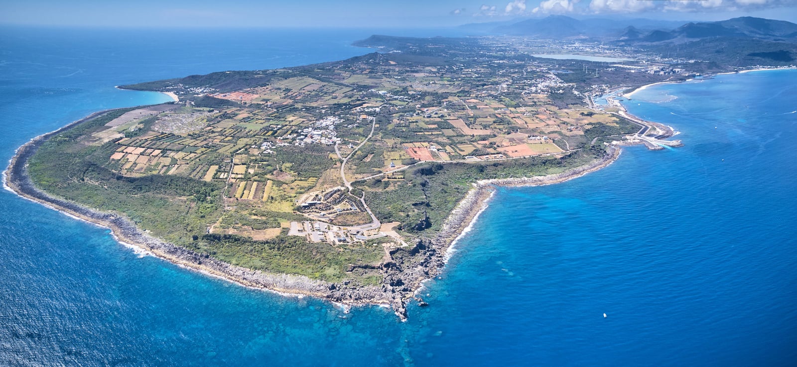 貓鼻頭半島的高空俯瞰與蔚藍海景｜2018/02~07 國境之南空拍