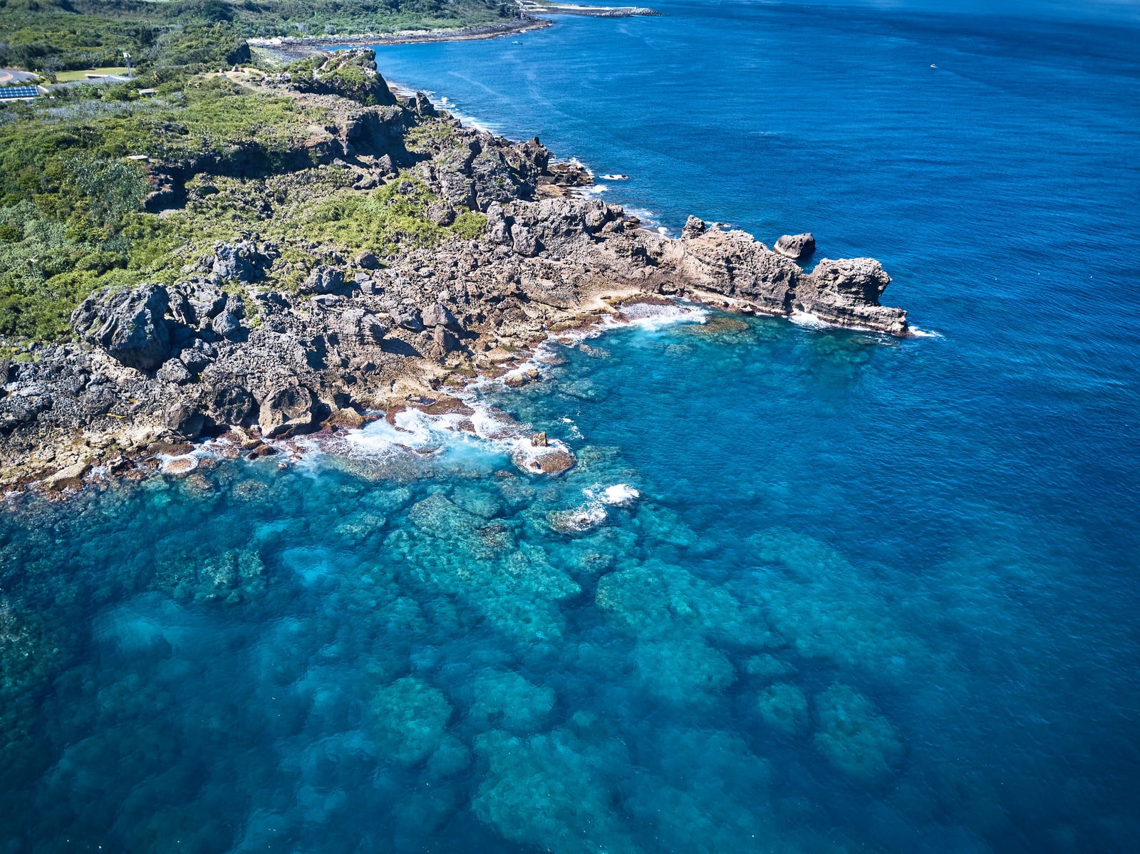 貓鼻頭奇岩海岸與湛藍清澈海水｜2018/02~07 國境之南空拍
