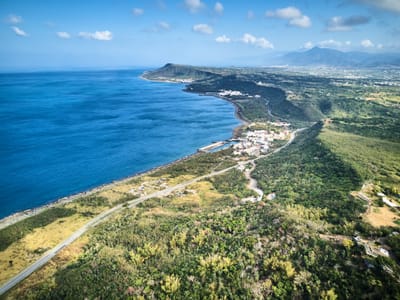 關山俯瞰恆春半島與蔚藍海岸線｜2018/02~07 國境之南空拍