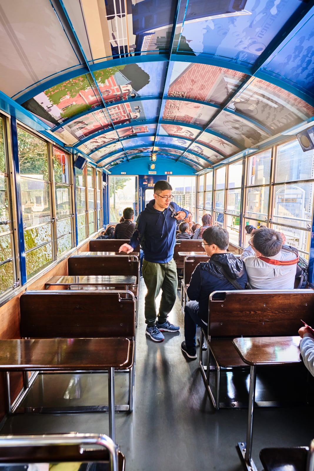 復古懷舊的觀光列車車廂內部｜2018/03 北九州/廣島