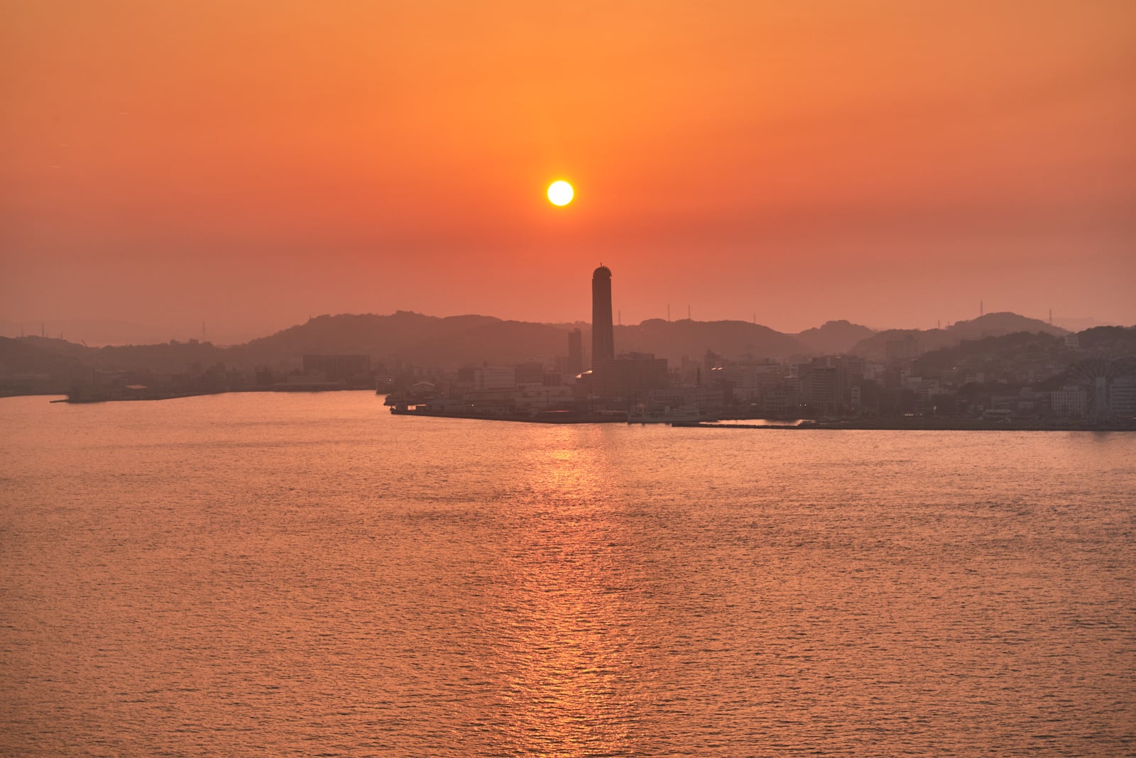 門司港懷舊展望室遠眺橘紅夕陽｜2018/03 北九州/廣島