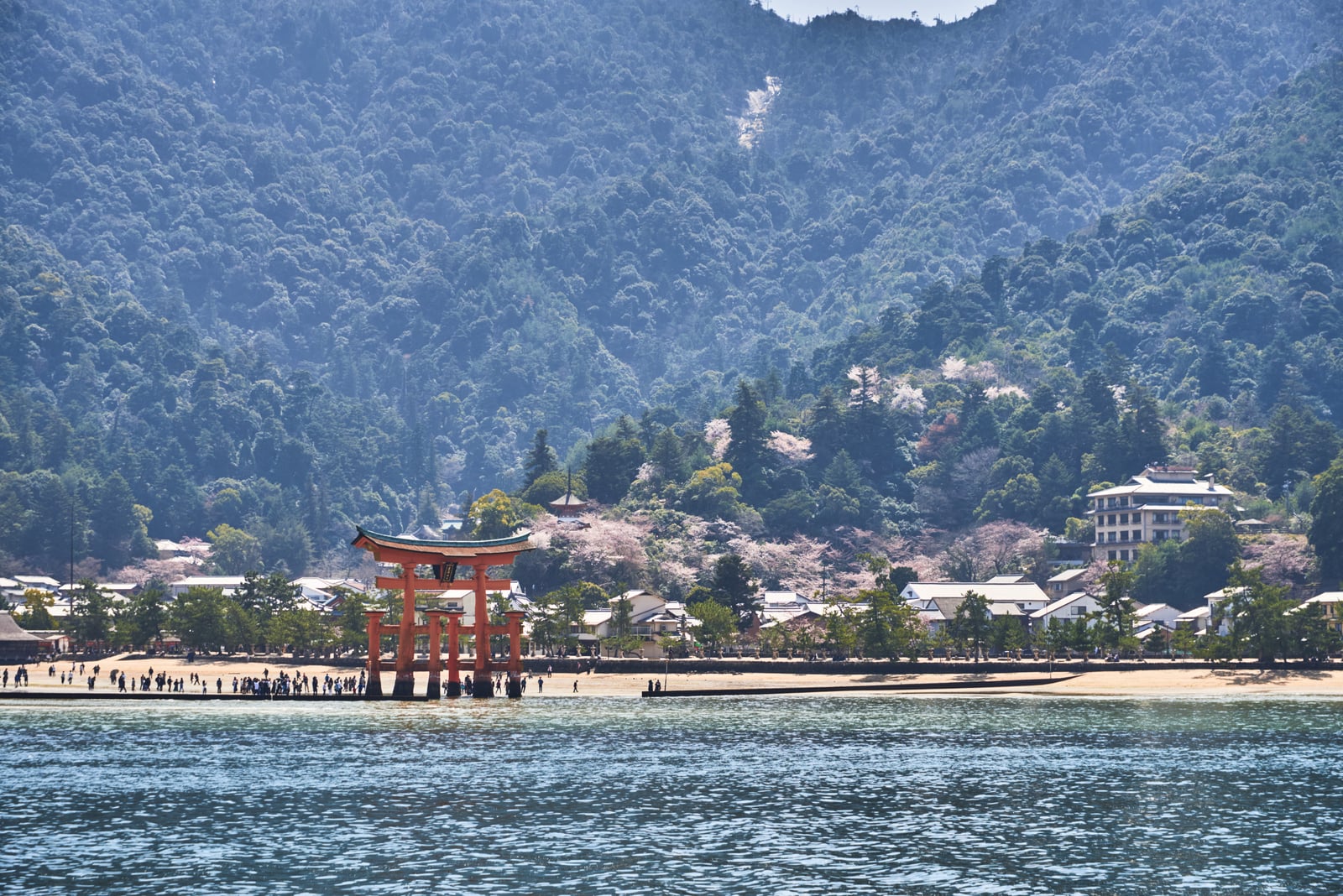 嚴島神社海上大鳥居與春日山景｜2018/03 北九州/廣島