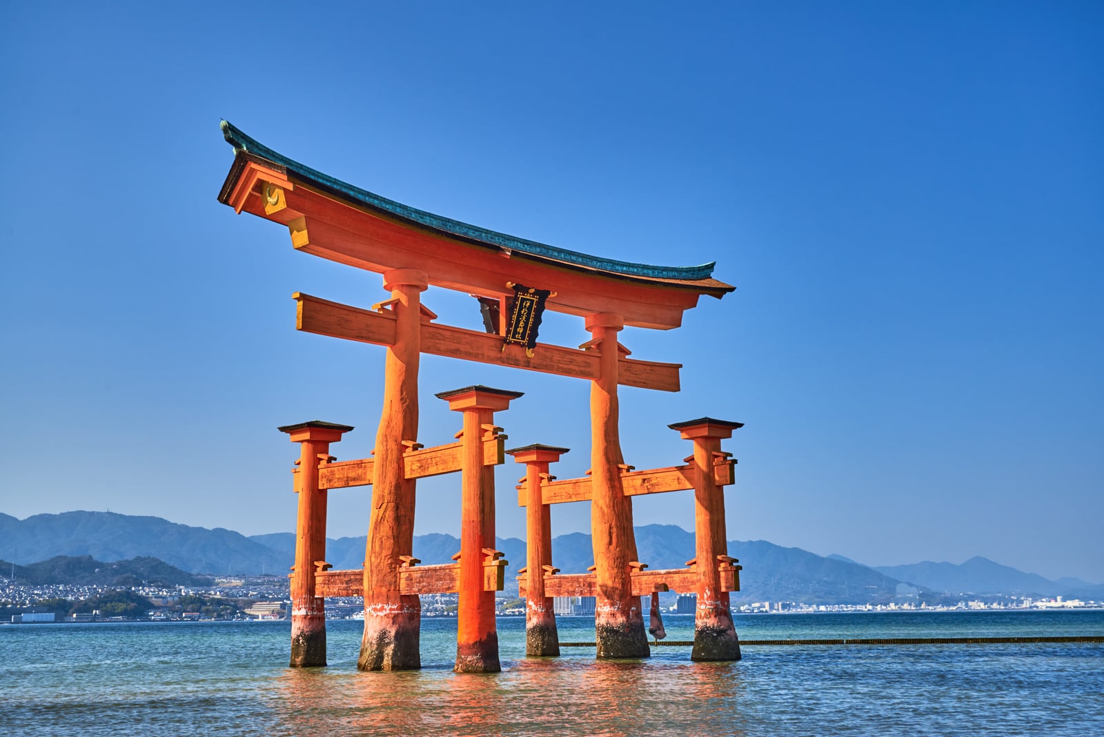 嚴島神社海上大鳥居的朱紅身影｜2018/03 北九州/廣島