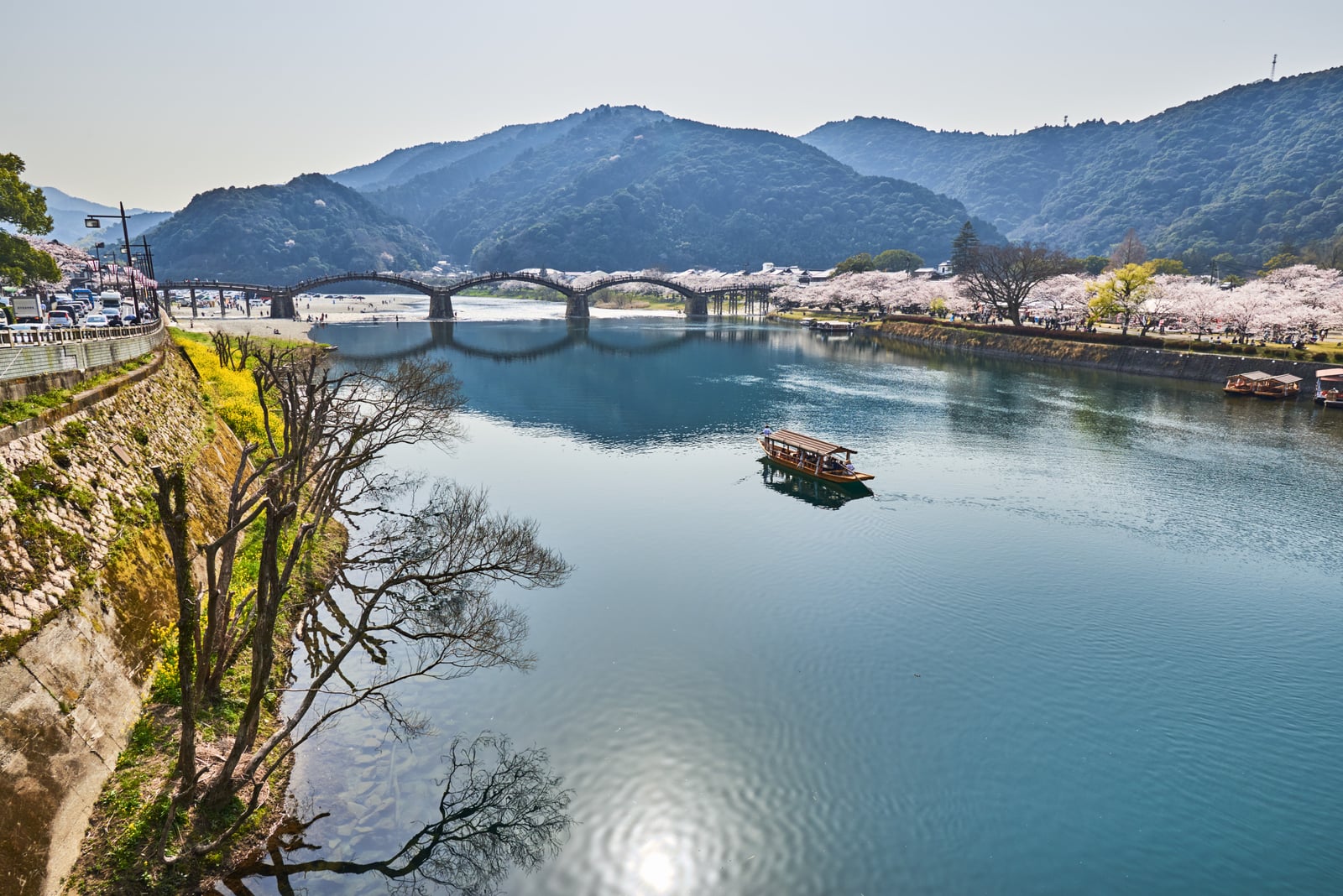 錦帶橋畔的春日櫻花與遊船｜2018/03 北九州/廣島