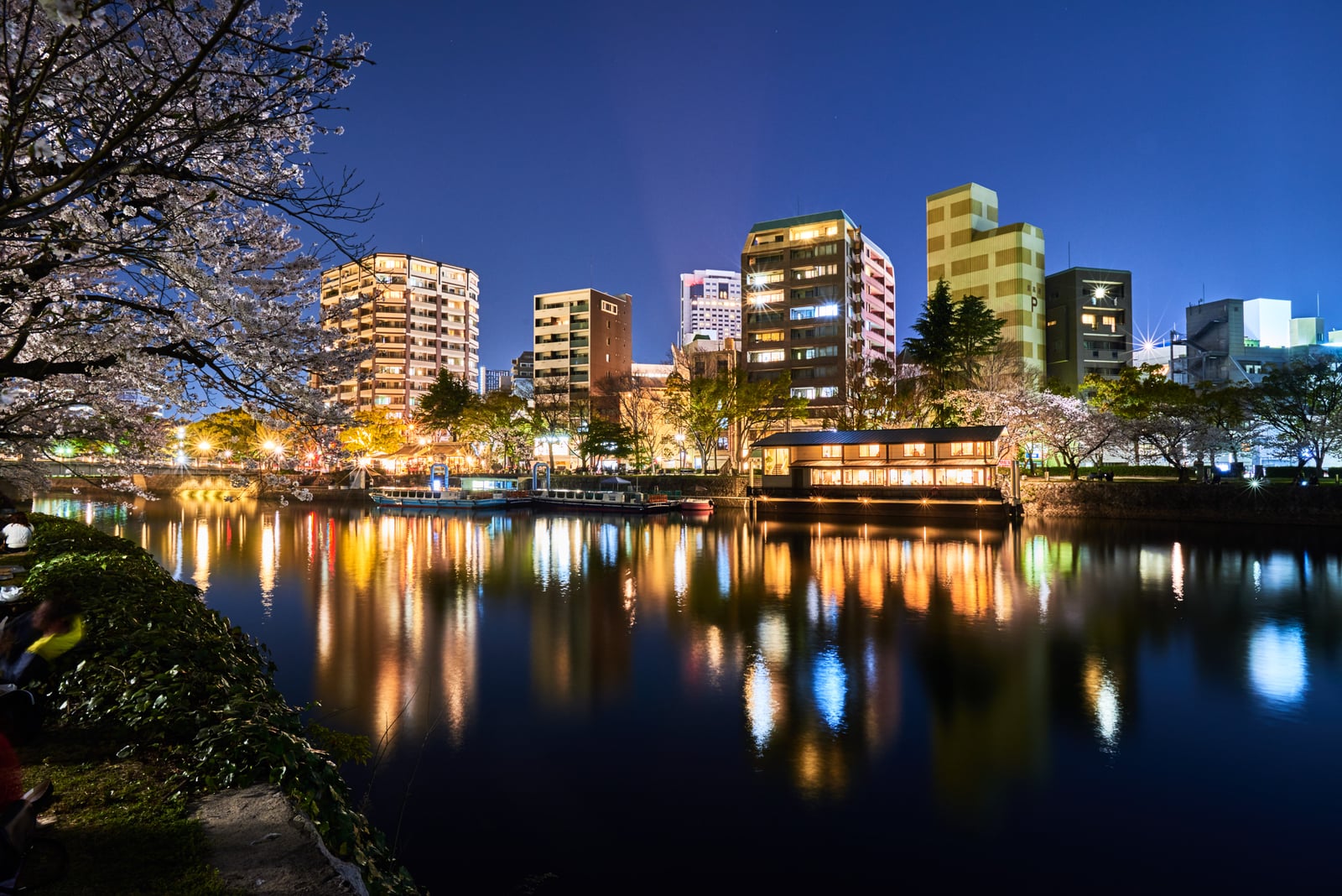 元安川畔的春夜櫻色倒影｜2018/03 北九州/廣島