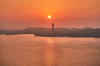 門司港懷舊展望室遠眺橘紅夕陽
