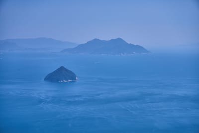 俯瞰瀨戶內海的寧靜島嶼風光