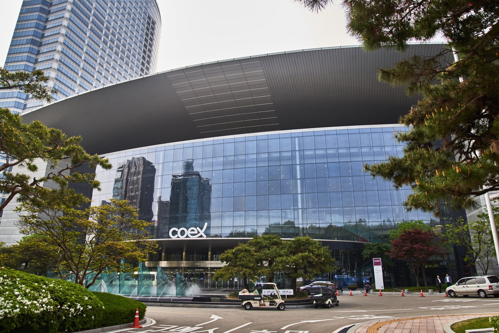 COEX 國際會議暨展示中心現代建築外觀｜2018/04+2019/04 韓國首爾