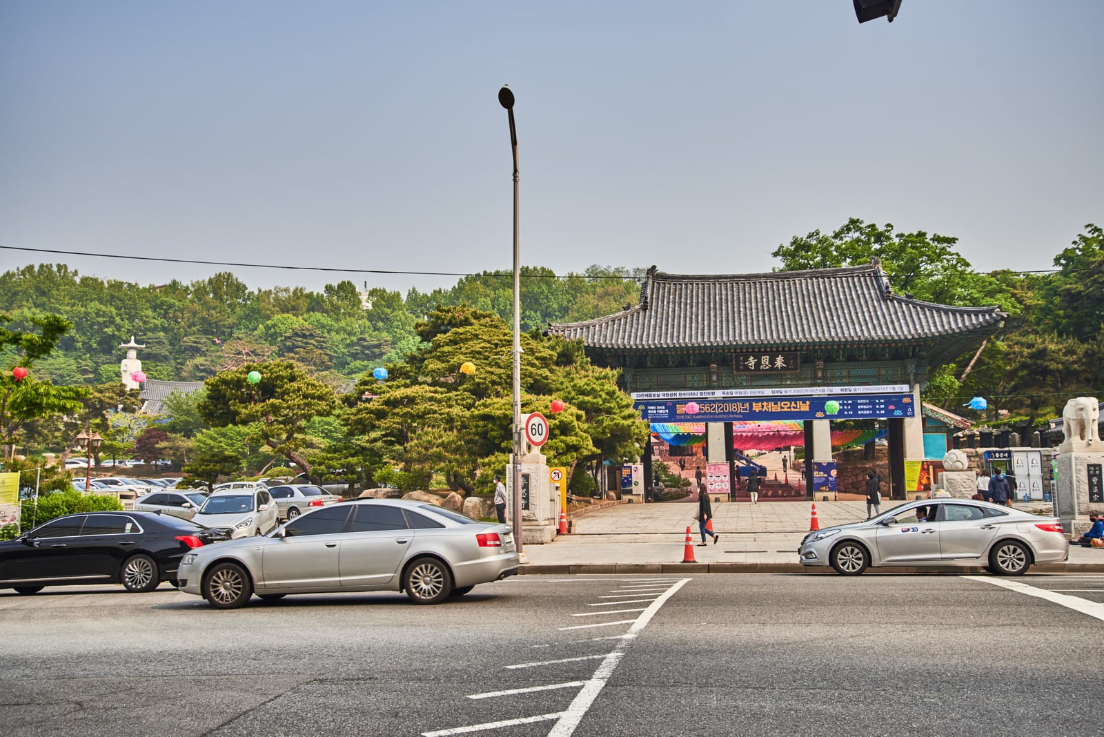 奉恩寺入口處的晨間街景｜2018/04+2019/04 韓國首爾