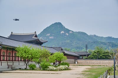 景福宮興禮門與遠方北岳山景致