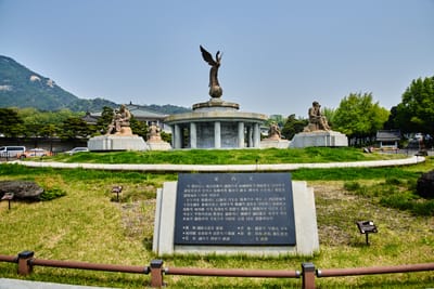 青瓦台前的噴泉與和平紀念雕像｜2018/04+2019/04 韓國首爾