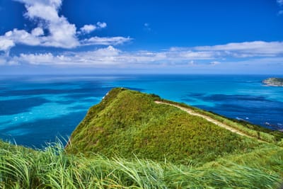 南子吝山頂俯瞰湛藍海景