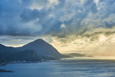 鼻頭角步道遠眺山海暮色