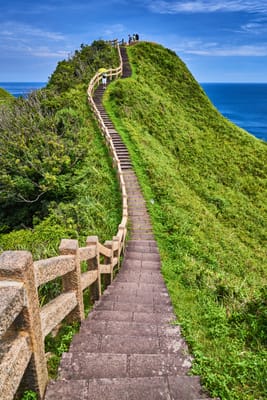 鼻頭角步道：蜿蜒於翠綠山脊的臨海階梯｜2018/07+2017/07 東北角/北海岸