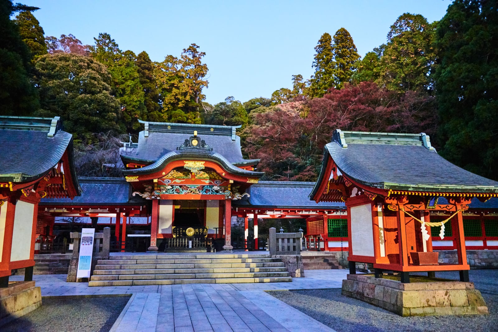 霧島神宮的朱紅社殿與秋日餘暉｜2018/11 南九州