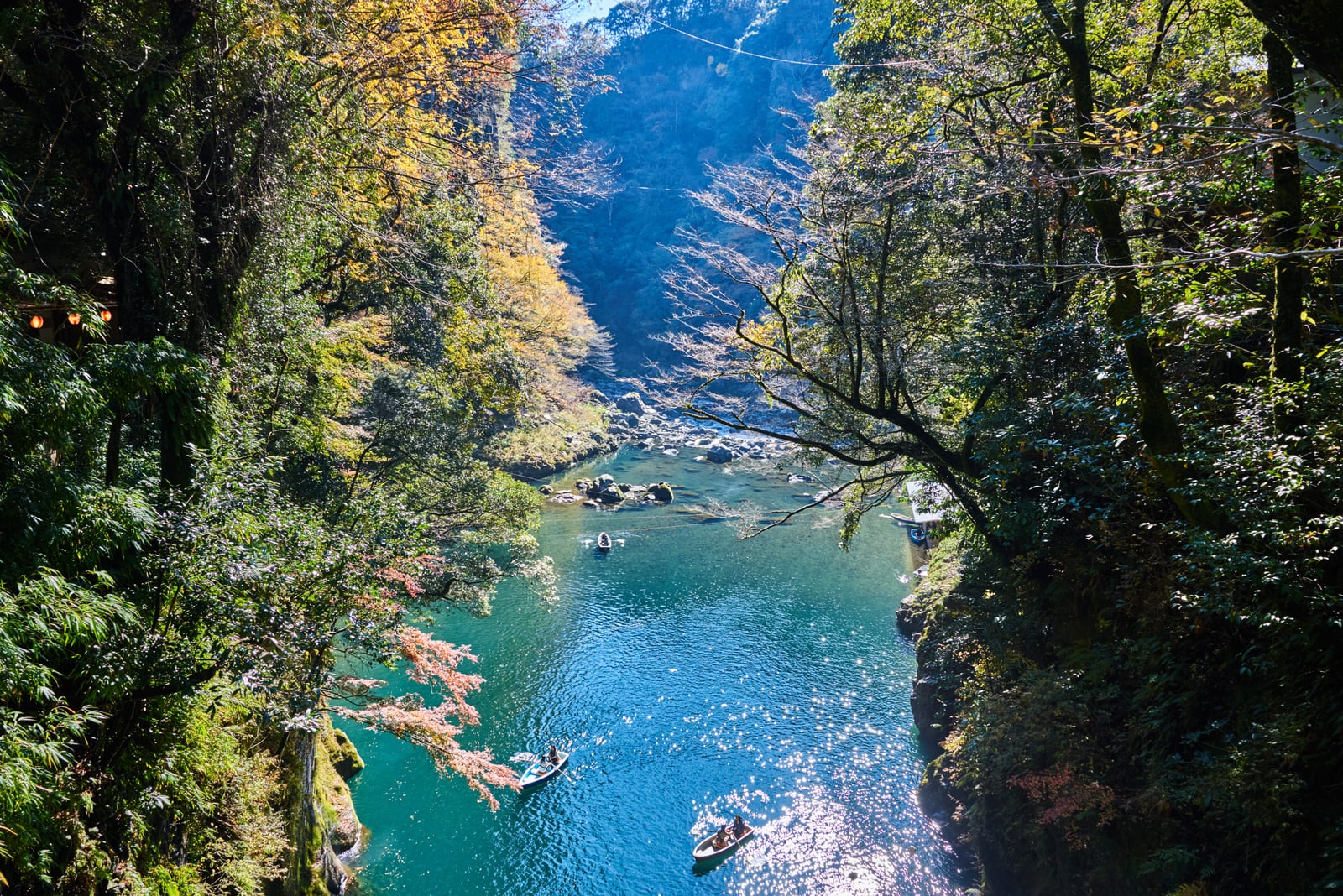 高千穗峽谷的碧綠溪流與遊船｜2018/11 南九州