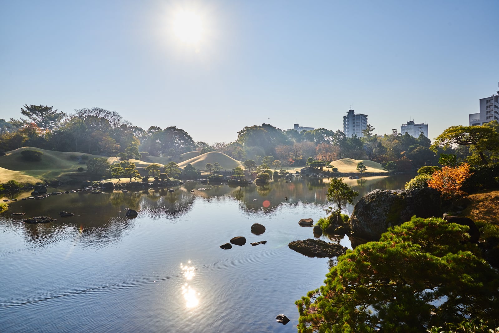 水前寺成趣園的晨光倒影｜2018/11 南九州