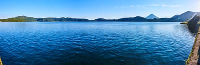 池田湖的湛藍全景與遠方山巒｜2018/11 南九州