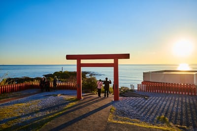 長崎鼻鳥居與海上的夕陽餘暉｜2018/11 南九州