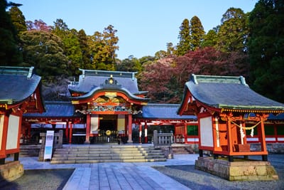 霧島神宮的朱紅社殿與秋日餘暉｜2018/11 南九州