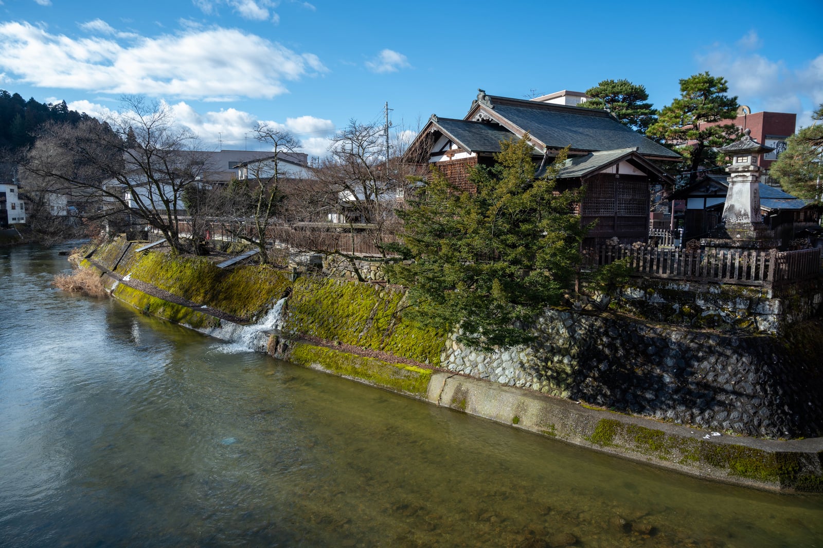 人馬問屋跡旁的宮川河畔風光｜2020/02 合掌村/北陸/名古屋