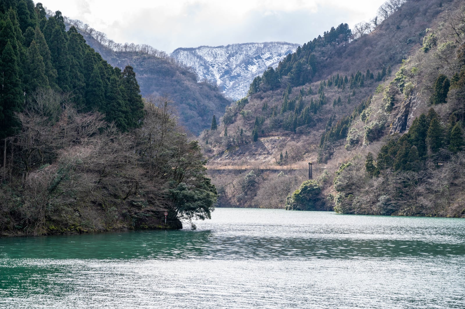 莊川峽的靜謐湖光與遠山殘雪｜2020/02 合掌村/北陸/名古屋