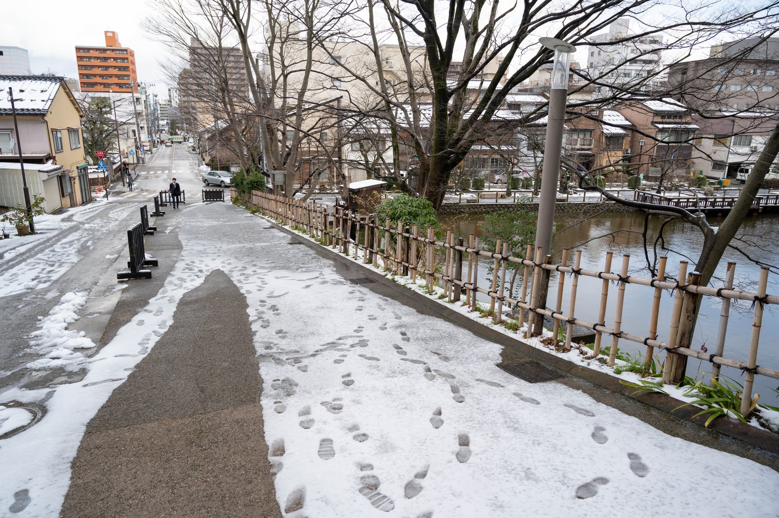 金澤城大手堀旁的雪地足跡｜2020/02 合掌村/北陸/名古屋