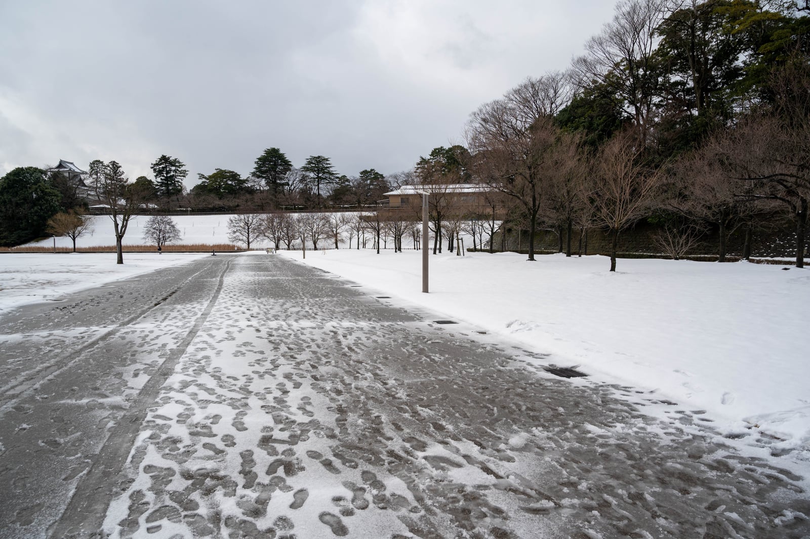 金澤城大手堀的冬日雪景步道｜2020/02 合掌村/北陸/名古屋
