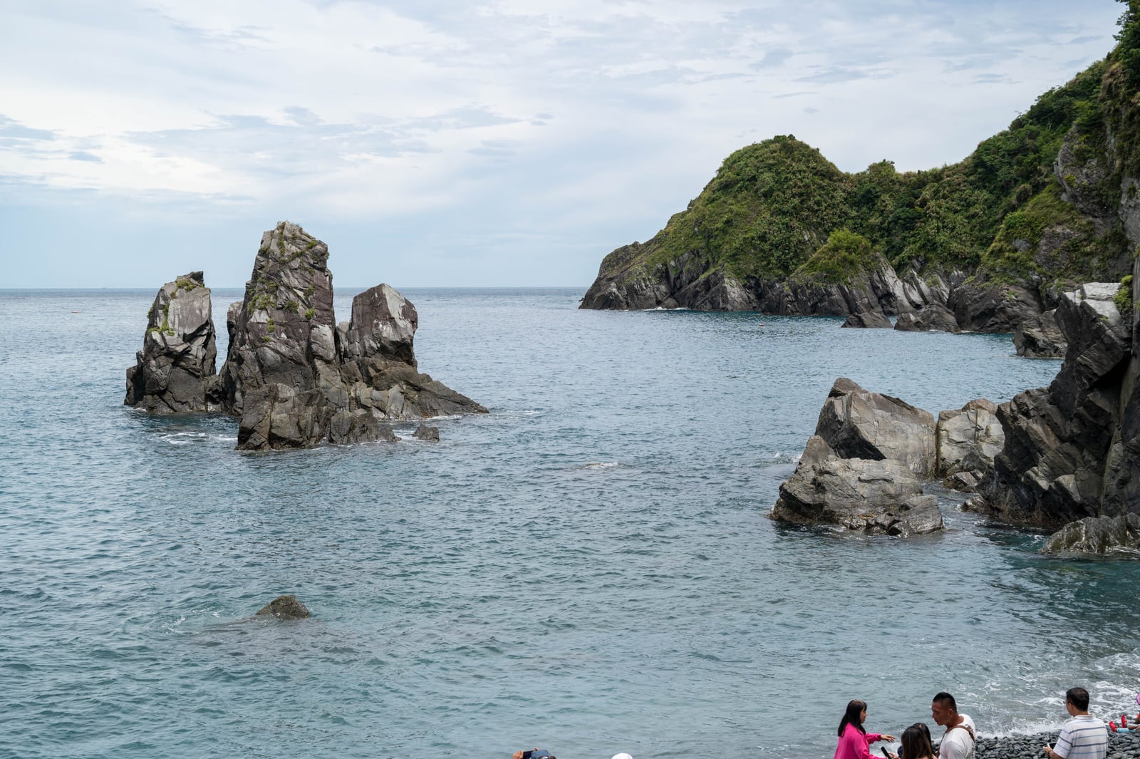 粉鳥林海岸的奇岩與湛藍海景｜2020/08 宜蘭四日