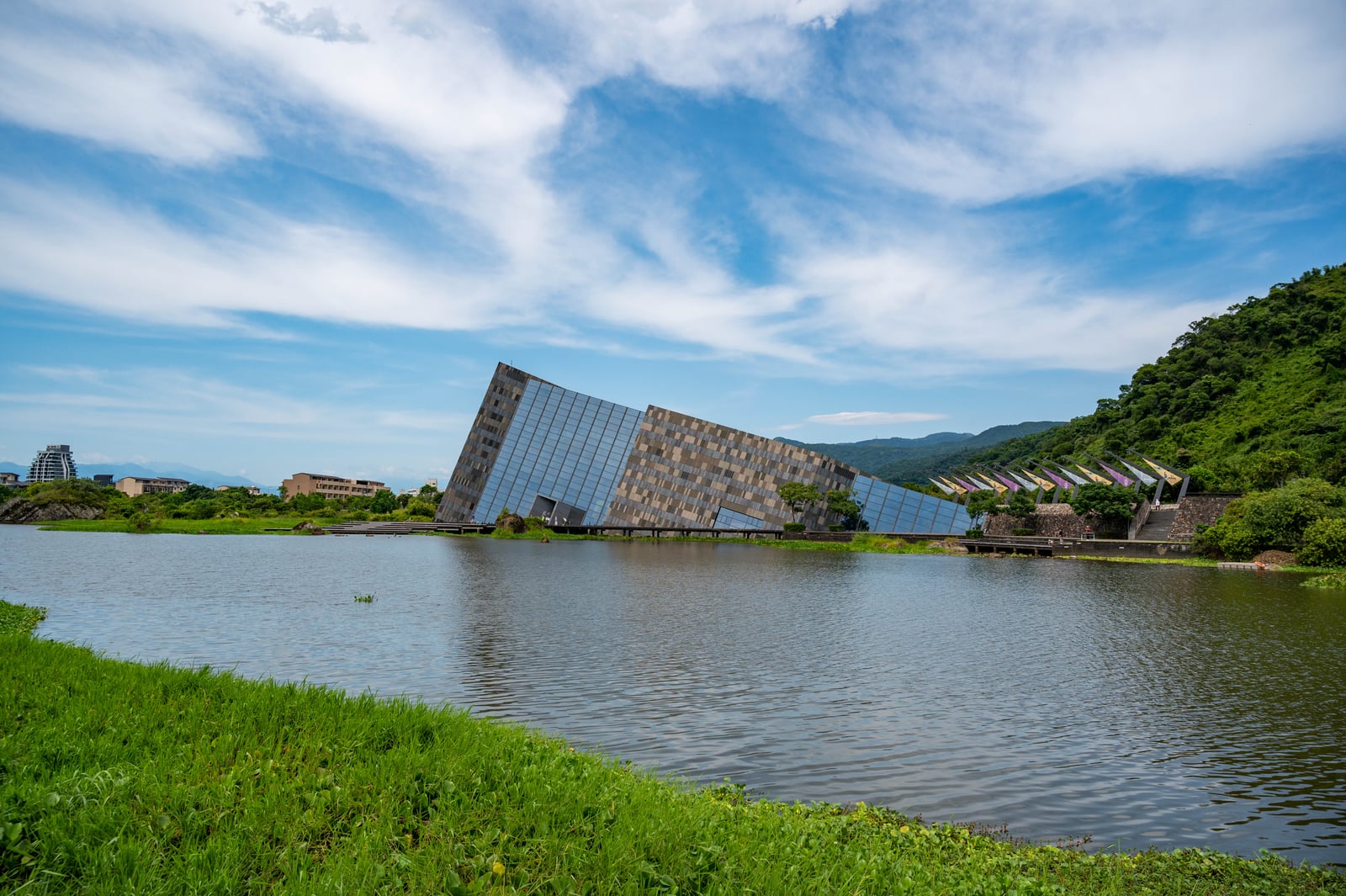 蘭陽博物館獨特的單面山建築倒影｜2020/08 宜蘭四日