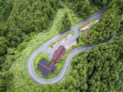 俯瞰中間服務站的蜿蜒山路｜2020/08 宜蘭四日