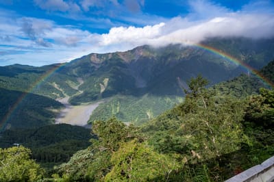 群山環繞間的一道絢麗彩虹｜2020/08 宜蘭四日