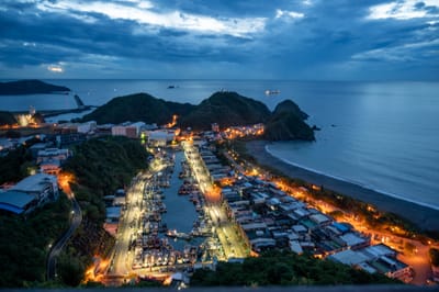 南方澳觀景臺的晨曦港灣夜景｜2020/08 宜蘭四日