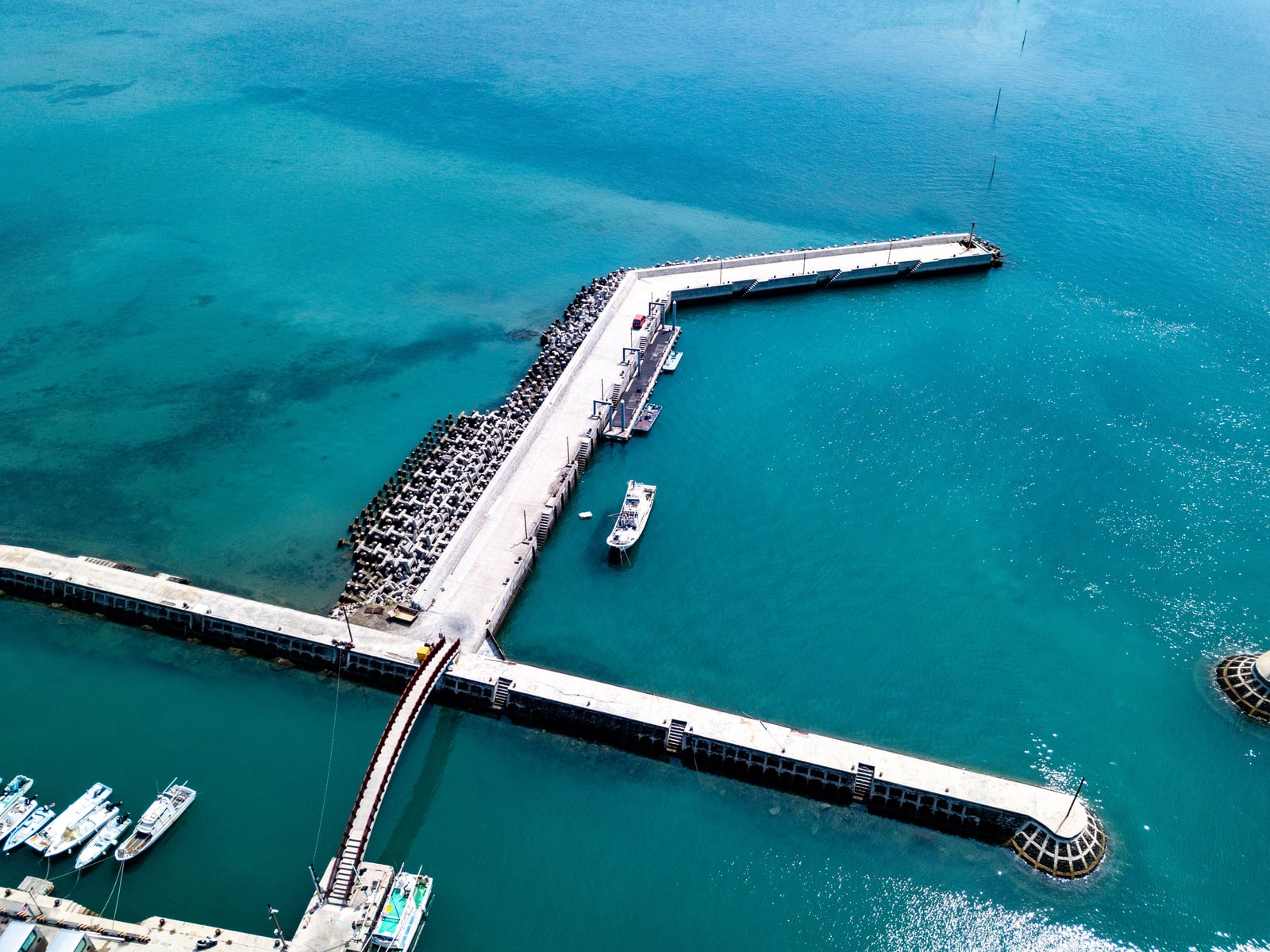 俯瞰西嶼通梁港口的湛藍海景｜2020/09 澎湖四日