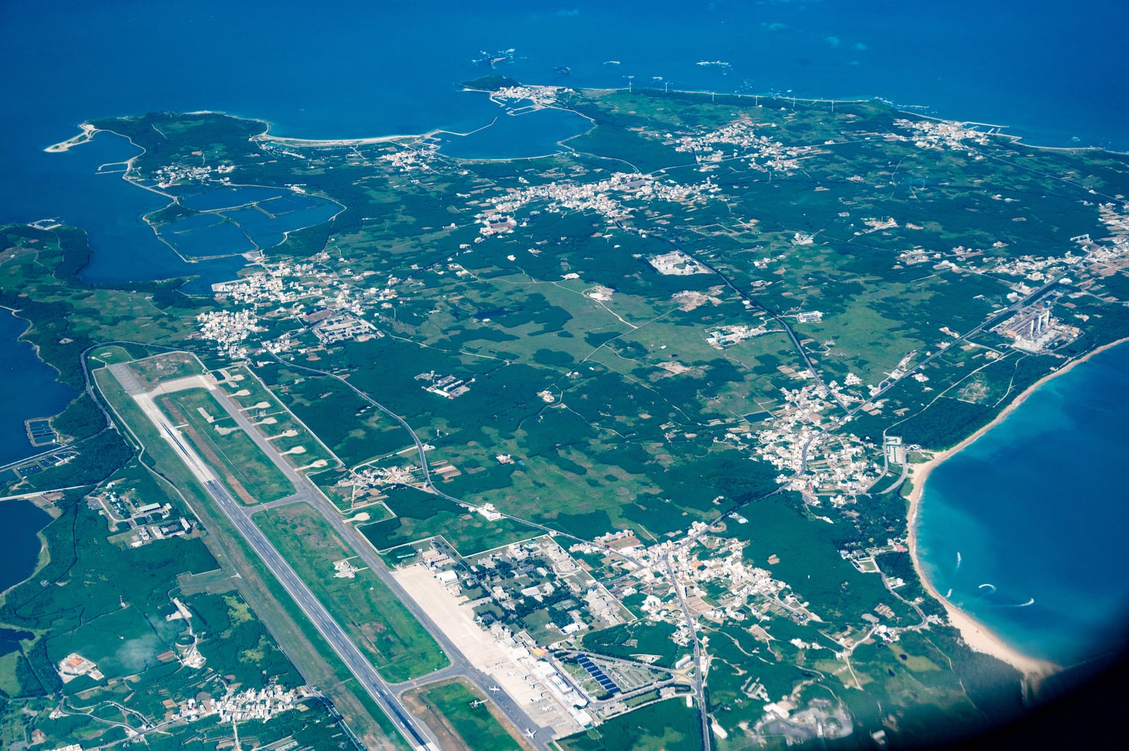 高空俯瞰澎湖機場與湖西鄉海岸線｜2020/09 澎湖四日
