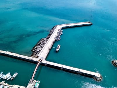 俯瞰西嶼通梁港口的湛藍海景｜2020/09 澎湖四日