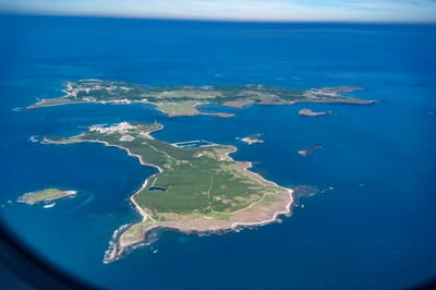 高空俯瞰蔚藍海域中的島嶼群｜2020/09 澎湖四日