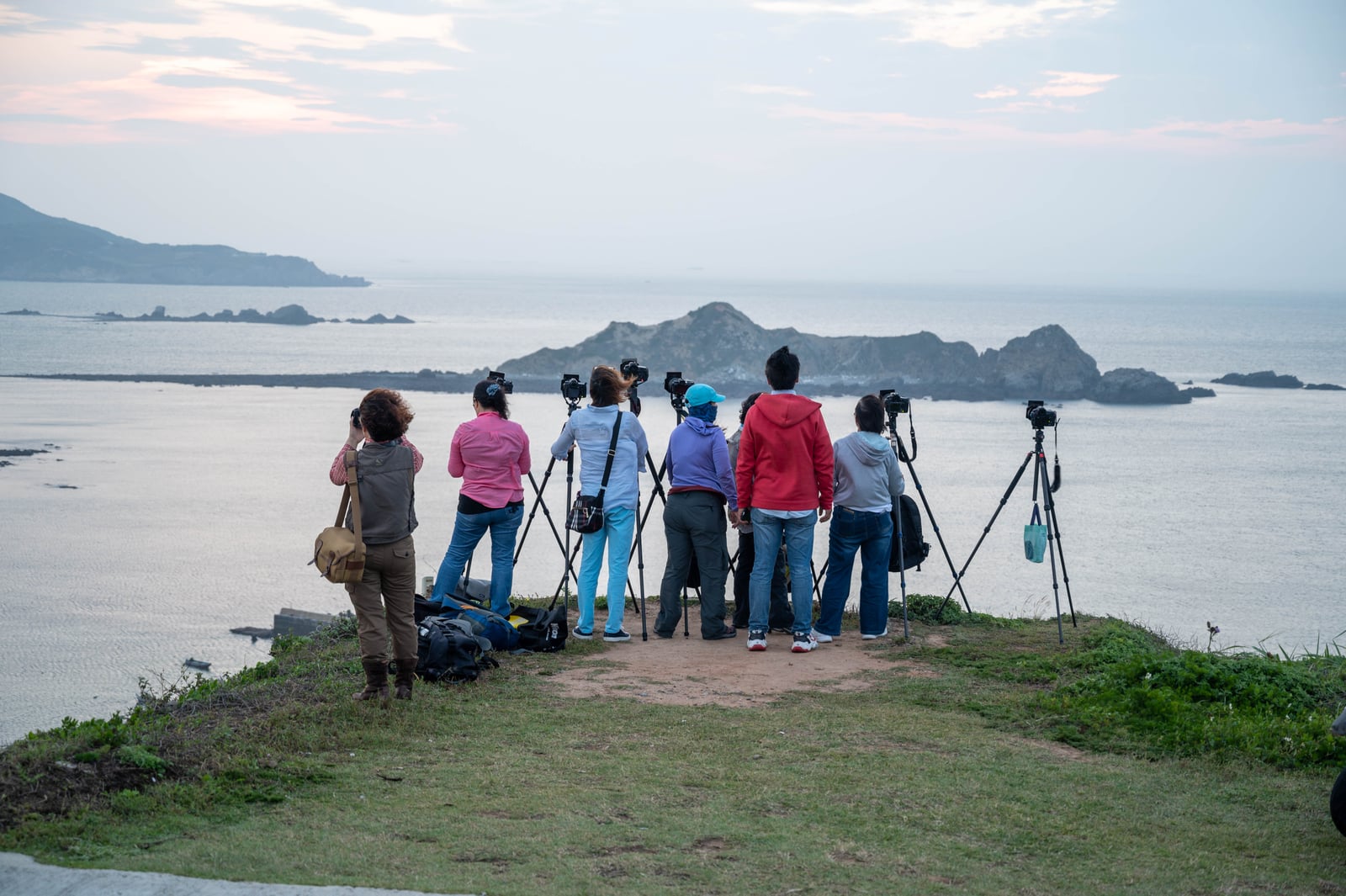 東犬燈塔前的攝影人潮與海景夕照｜2021/05 馬祖八日