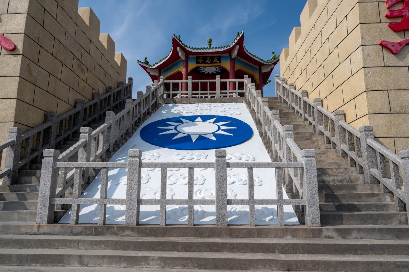 中柱感恩亭的莊嚴階梯與青天白日｜2021/05 馬祖八日