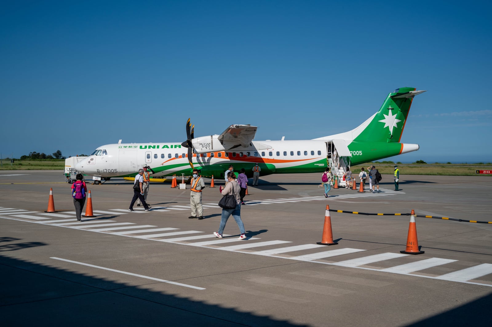 南竿機場停機坪上的立榮航空客機｜2021/05 馬祖八日