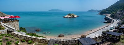 芹壁聚落的蔚藍海灣與龜島風光｜2021/05 馬祖八日