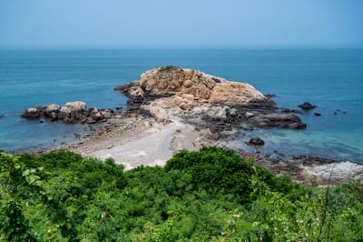 大埔石刻旁的海岸礁石景觀