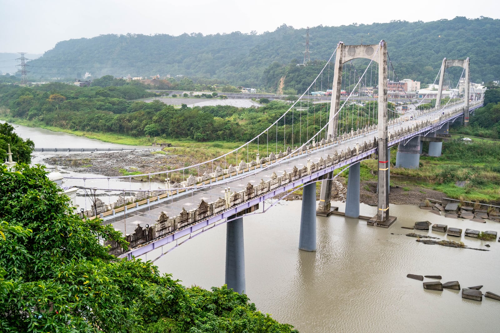 橫跨大漢溪的典雅巴洛克懸索大橋｜2021/12 大溪拉拉山明池