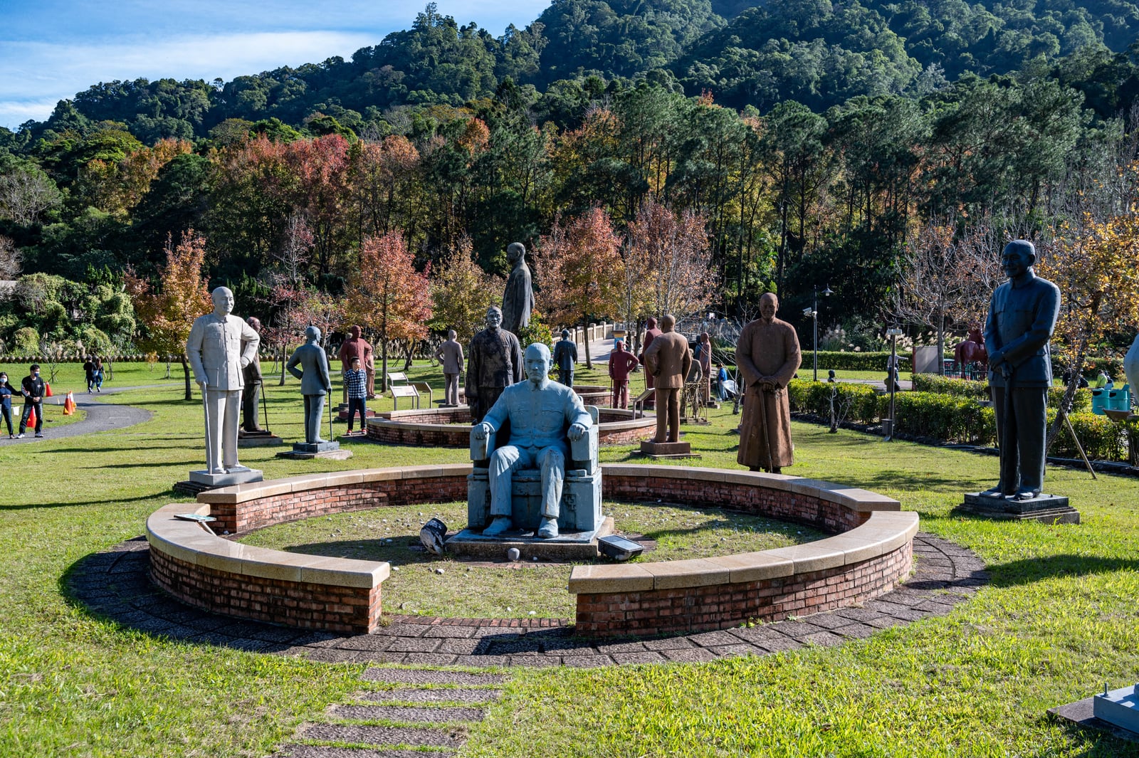 慈湖紀念雕塑公園銅像群與秋景｜2021/12 大溪拉拉山明池