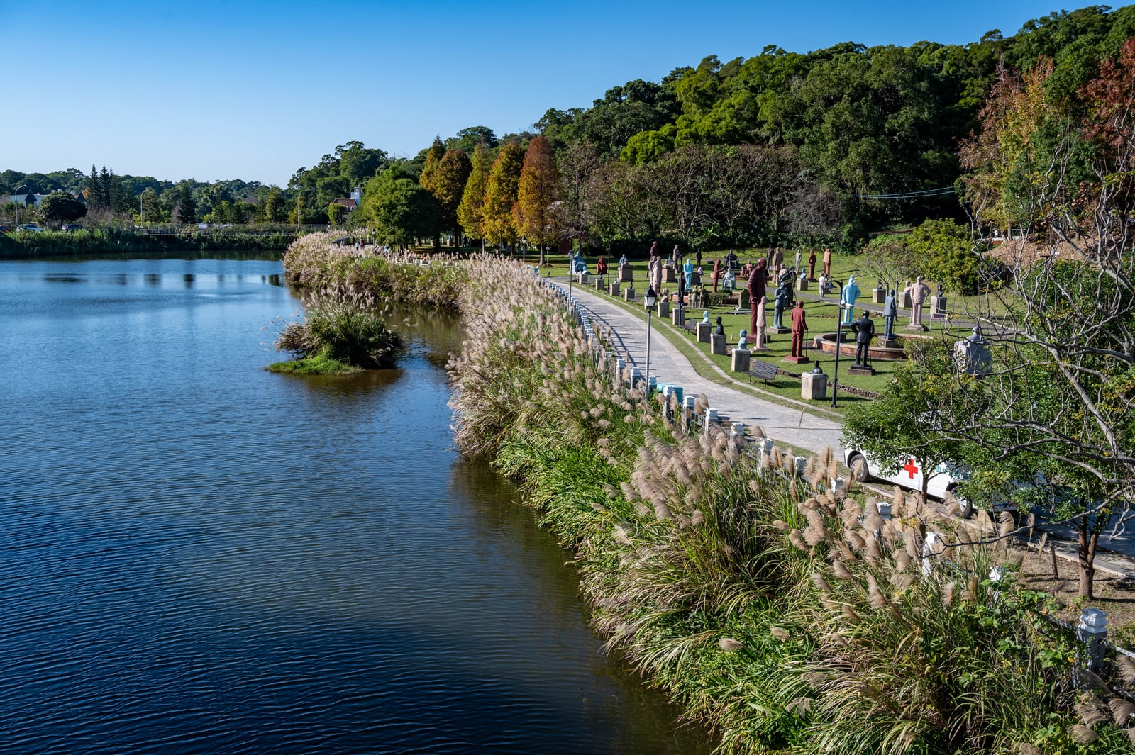 慈湖橋畔水岸景致與雕塑公園｜2021/12 大溪拉拉山明池