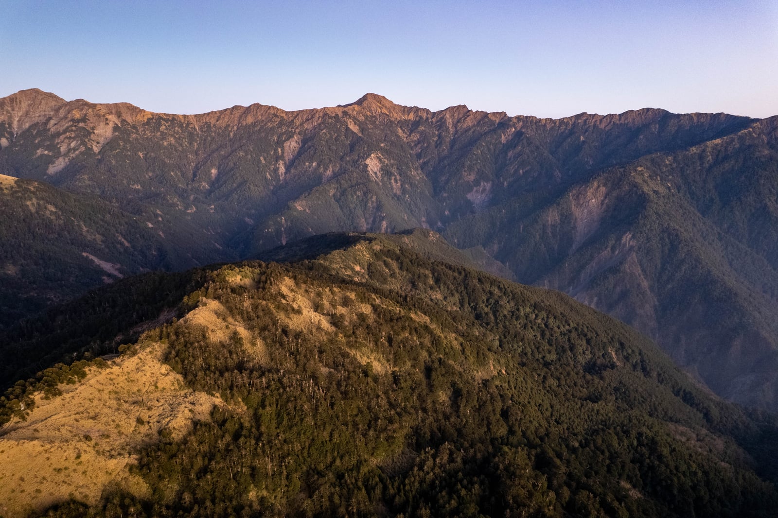 昆陽馬蹄彎的黃昏山巒絕景｜2025/02 合歡山+福壽山農場
