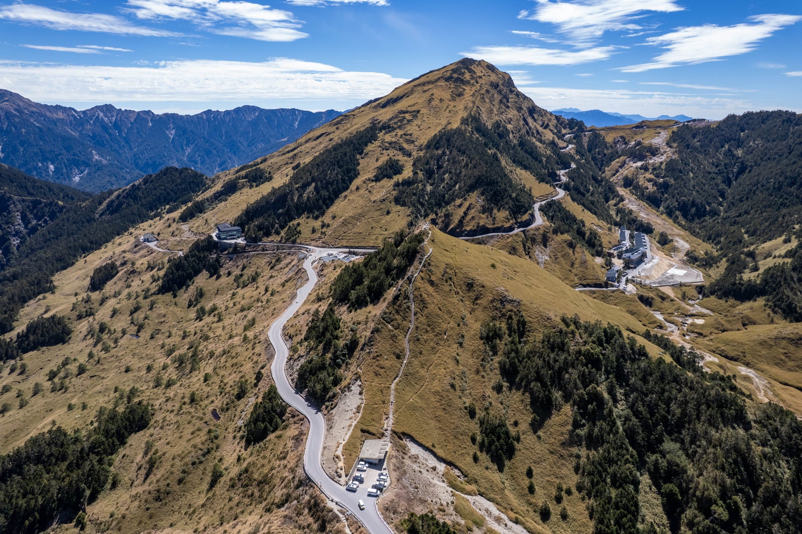 俯瞰石門山步道與蜿蜒公路｜2025/02 合歡山+福壽山農場