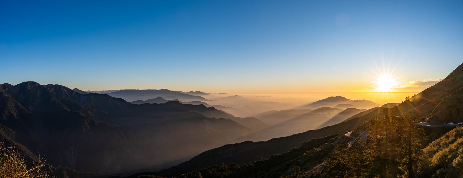 層巒疊嶂間的金色夕陽餘暉｜2025/02 合歡山+福壽山農場